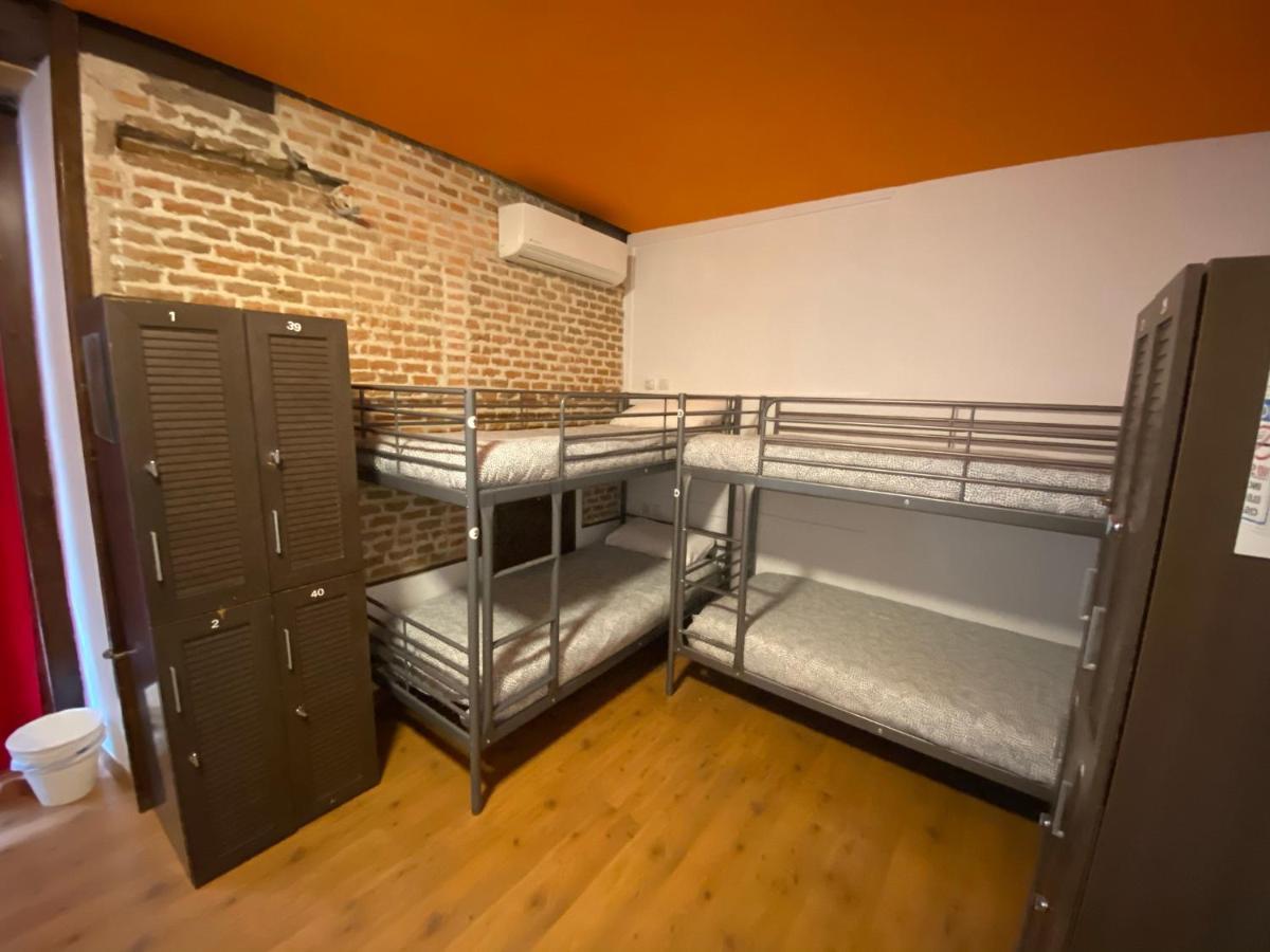Arc House Pop Art Hostel Madrid Exterior photo