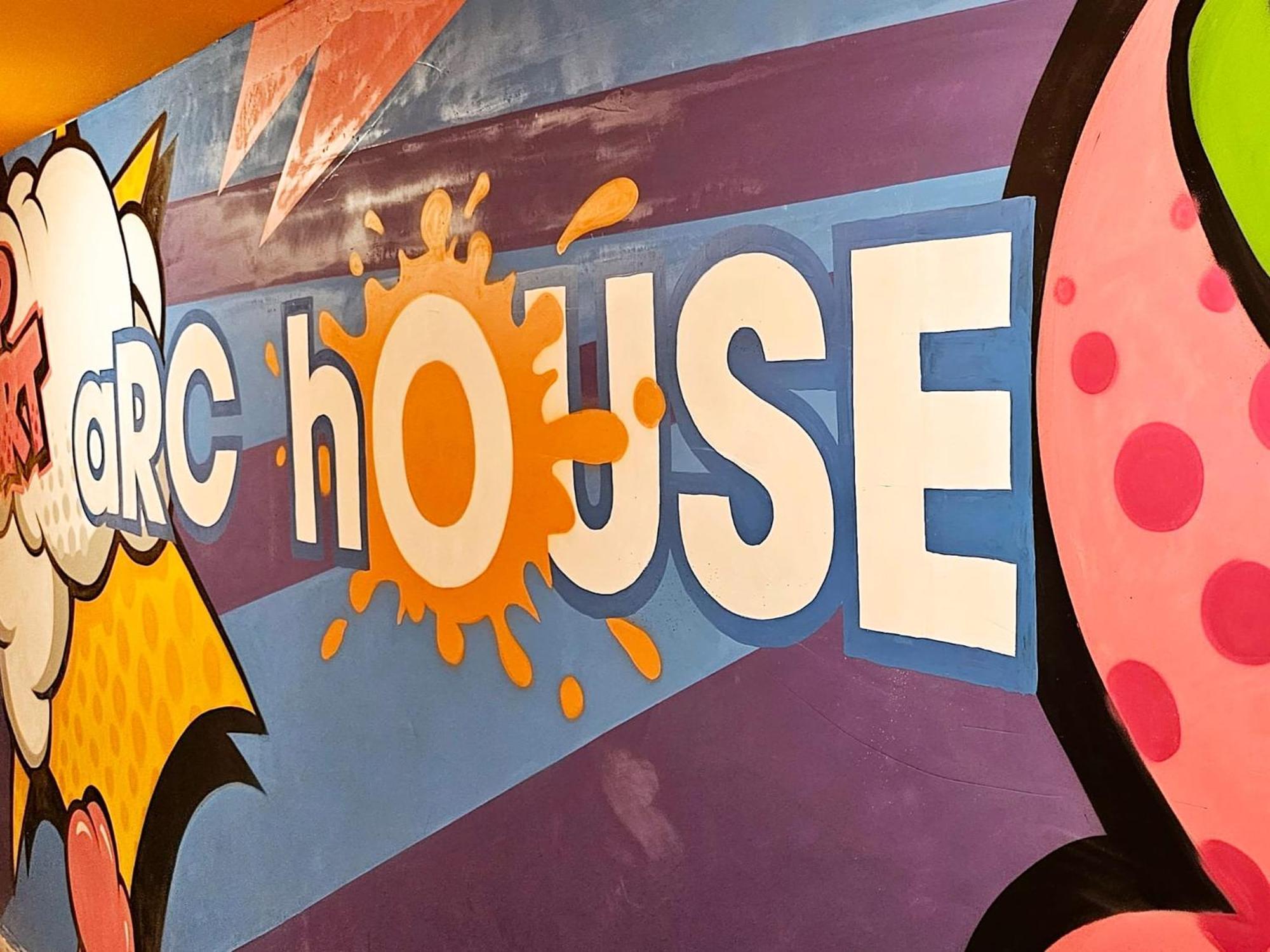 Arc House Pop Art Hostel Madrid Exterior photo