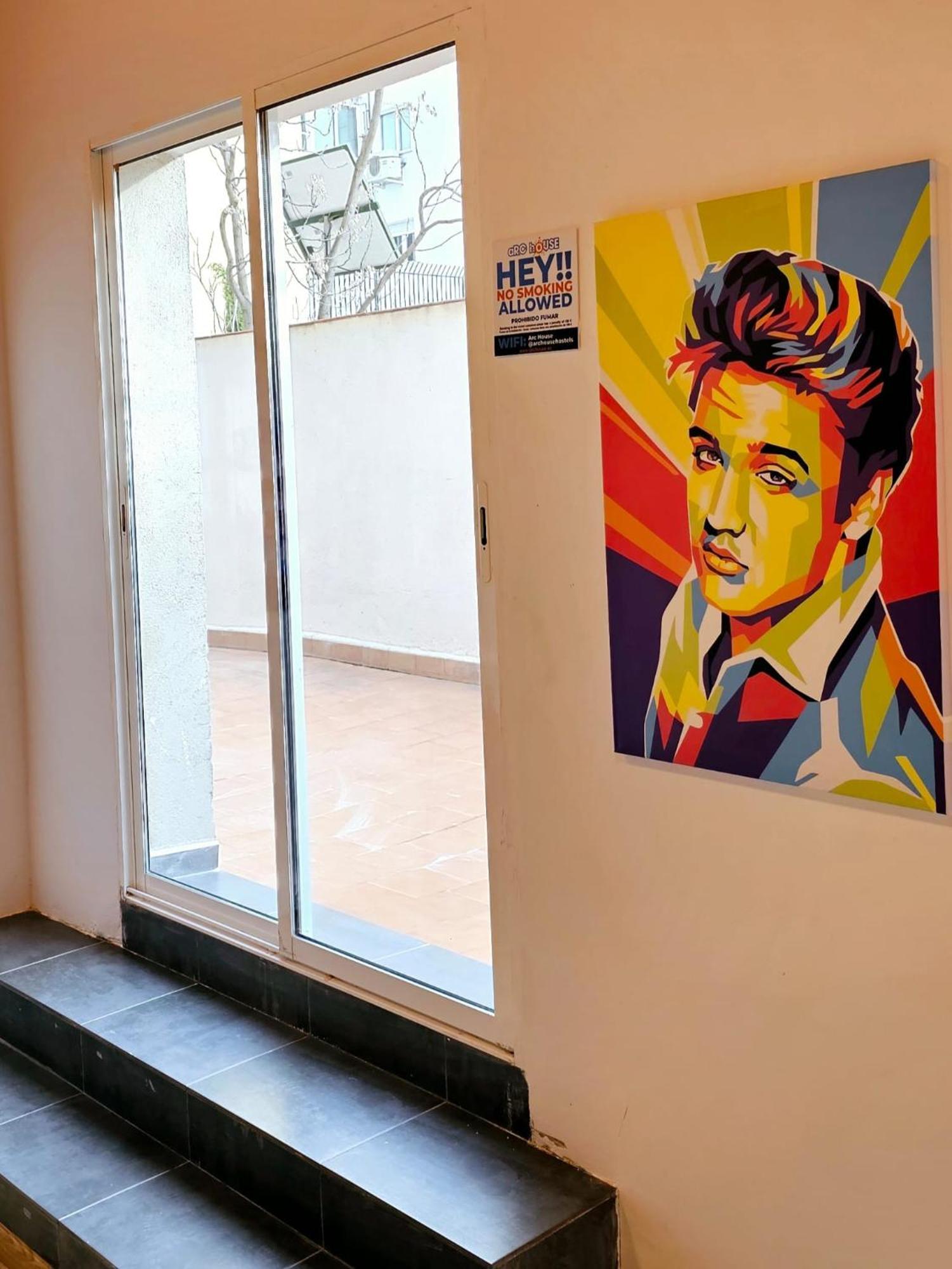 Arc House Pop Art Hostel Madrid Exterior photo